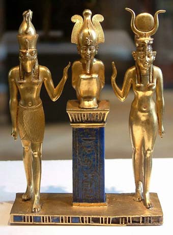 Исида, ее муж Осирис, и их сын Гор, герои мифа об Осирисе, статуэтка ХХII Династии.